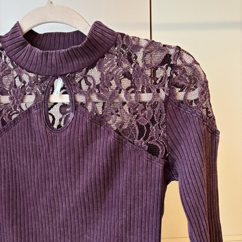 Free People Purple Lace Mock Turtleneck Sweater Size M - Picture 2 of 2